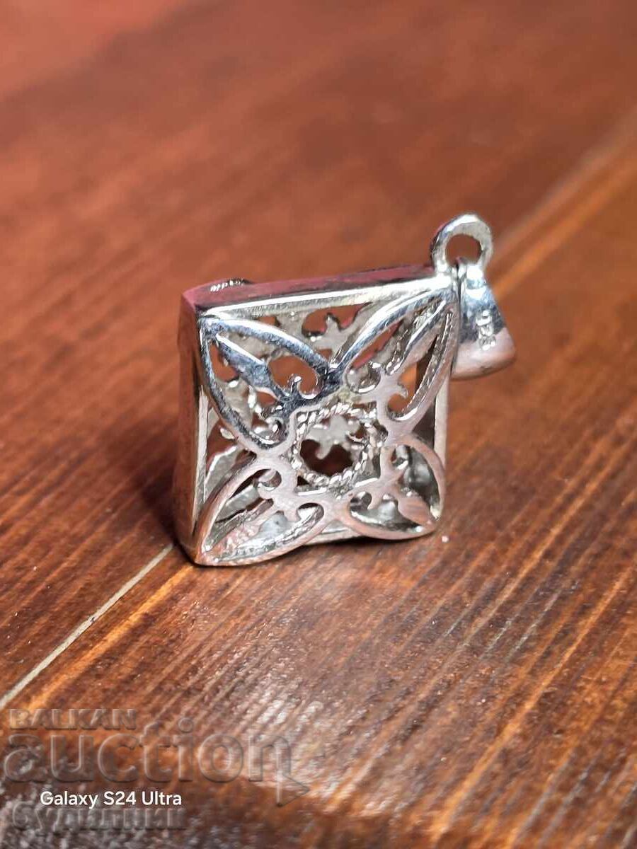 Δημοπρασία Ασημένιο μενταγιόν. Ξεκινώ πάνω από 100 Δημοπρασίες. Δείτε και άλλα Δημοπρασία Ασημένιο μενταγιόν. Ξεκινώ πάνω από 100 Δημοπρασίες. Δείτε και άλλα