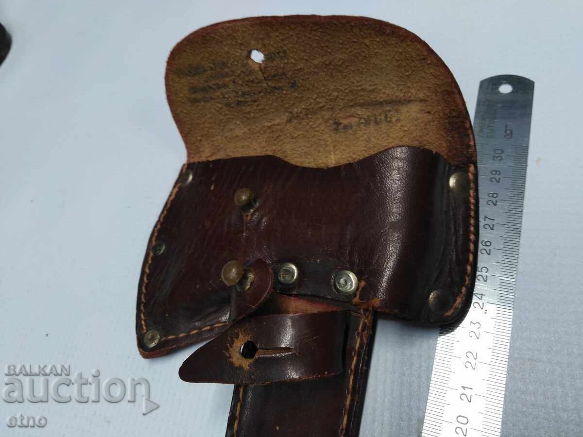 OLD LEATHER SHEATH, CASE FOR AXE AND KNIFE SET - 5 OLD LEATHER SHEATH, CASE FOR AXE AND KNIFE SET - 5