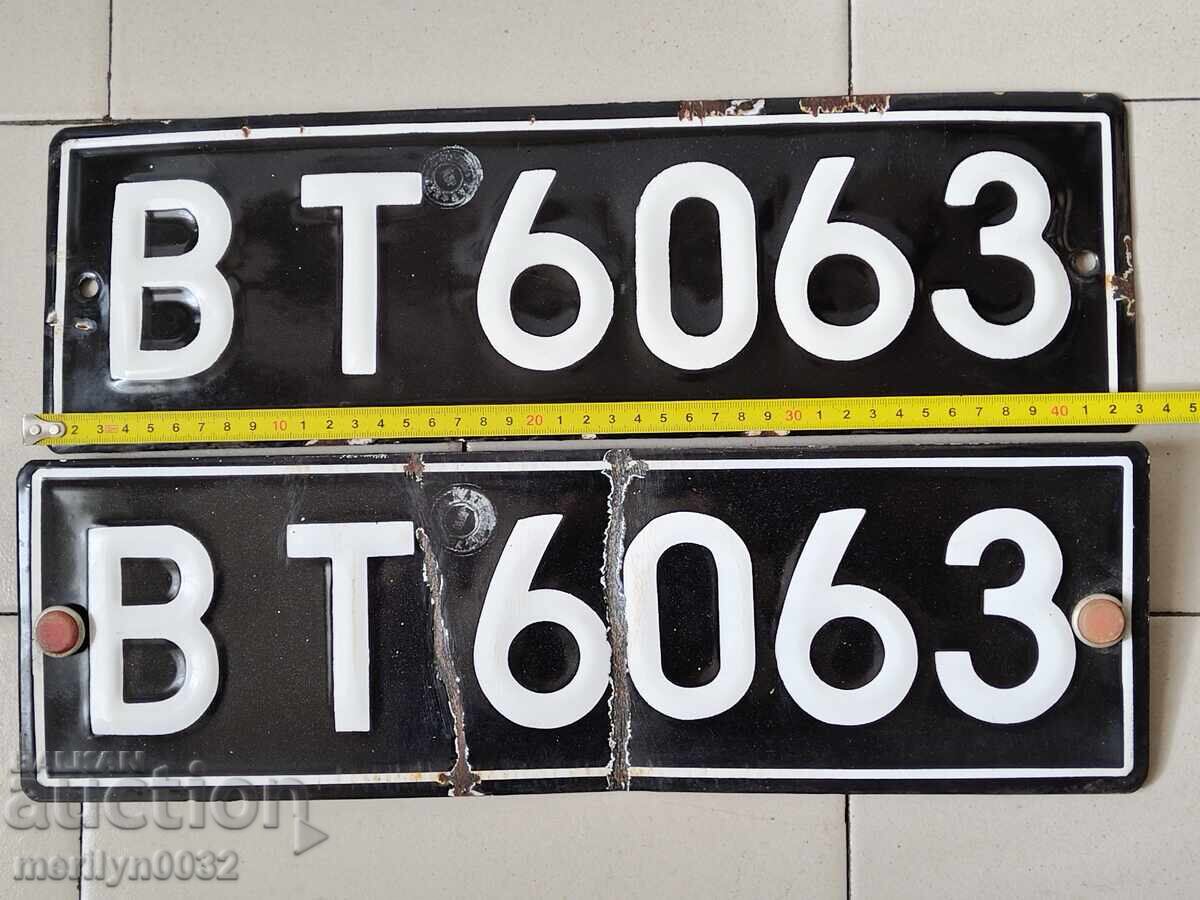Auction Pair of numbers registration number from the vehicle enamel plate plate Auction Pair of numbers registration number from the vehicle enamel plate plate