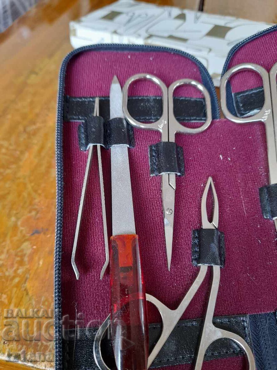 Delivery of Old ladies' toiletry bag Delivery of Old ladies' toiletry bag