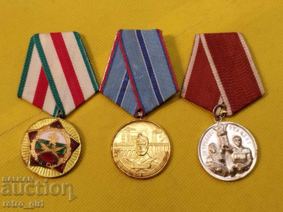 Български медали - 3 броя.