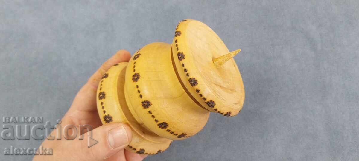 Стар дървен свещник с цена 14.00 лв. | € 7.16