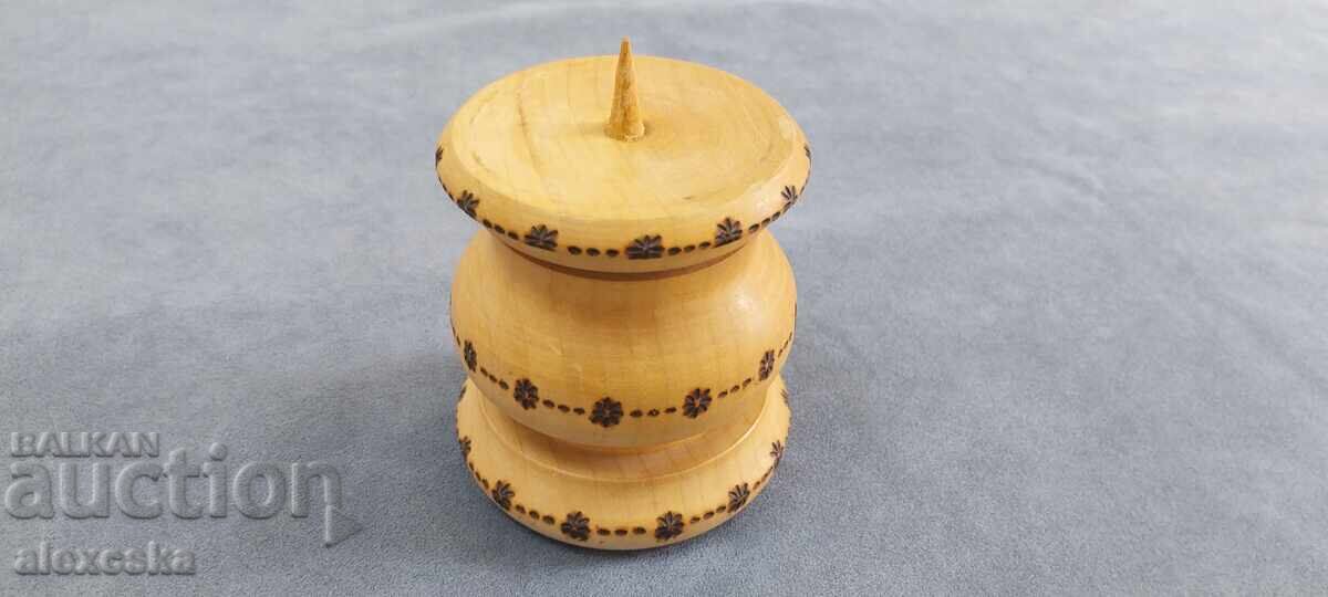 Аукцион Стар дървен свещник