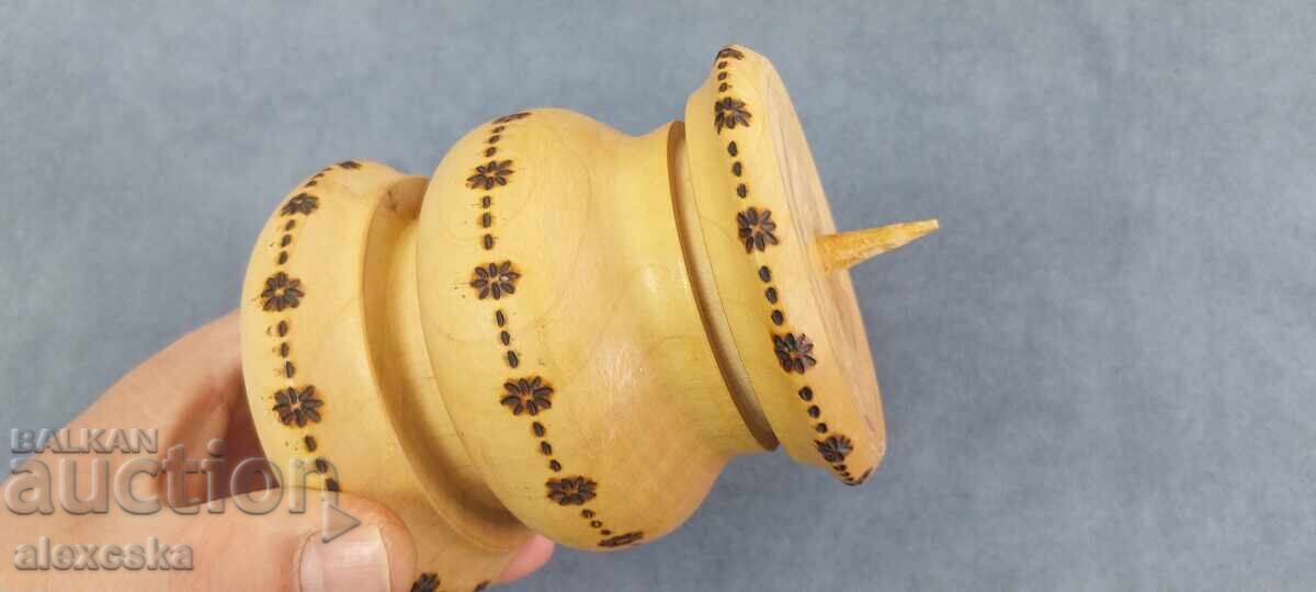 Доставка на Стар дървен свещник