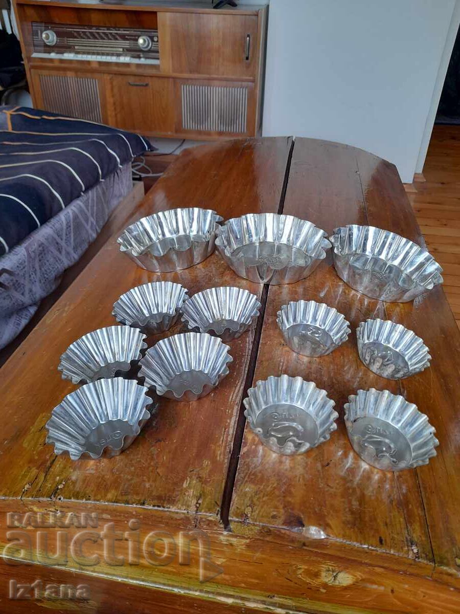 Παλιά καλούπια για γλυκά, μάφινς