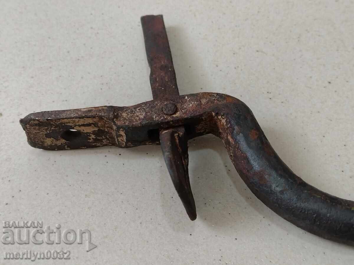 Аукцион Старинно ковано резе, брава, мандало за старинна порта