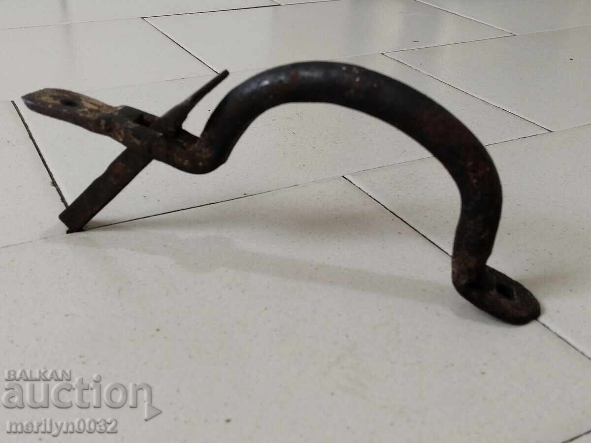 Старинно ковано резе, брава, мандало за старинна порта