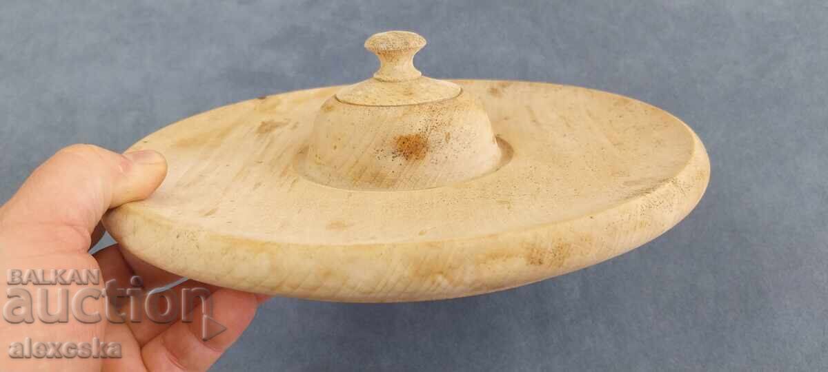 Auction A wooden plate Auction A wooden plate