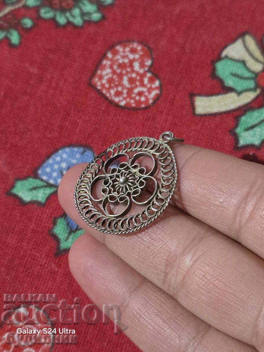 Delivery of Silver pendant. I'm listing over 100 Auctions. Take a look and bid