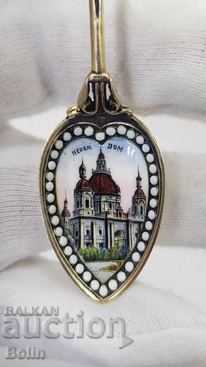 Μοναδικά όμορφη ασημένια κουταλάκι ζωγραφισμένου σμάλτου, τέλη 19ου αιώνα με τιμή 280.00 BGN | € 143.16