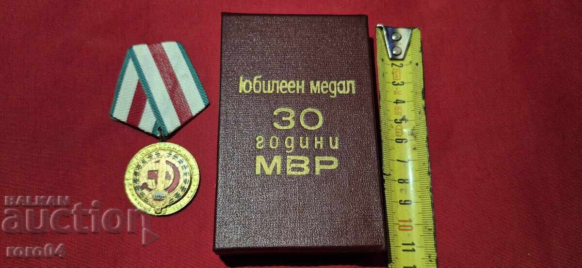 25 ANI MAI ÎN CUTIE 30 ANI MAI