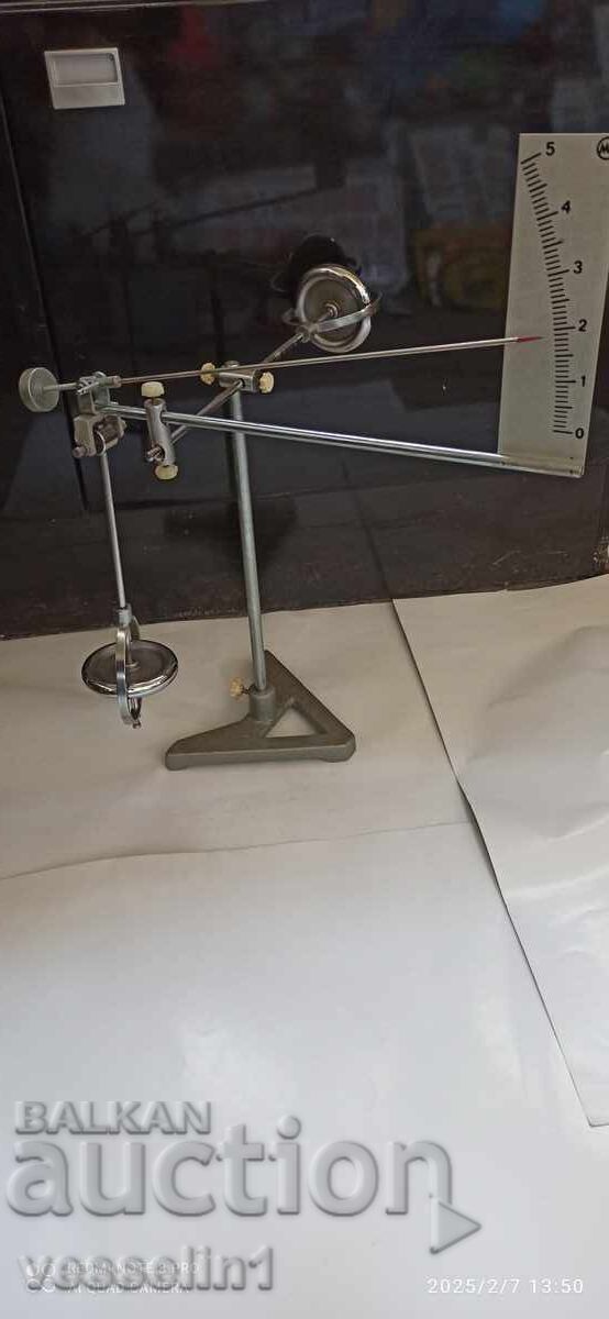 Model didactic de giroscop pentru fizică. Soc cu preț 125.00 BGN | € 63.91 Model didactic de giroscop pentru fizică. Soc cu preț 125.00 BGN | € 63.91