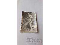 Foto Tânăr în pantaloni scurți