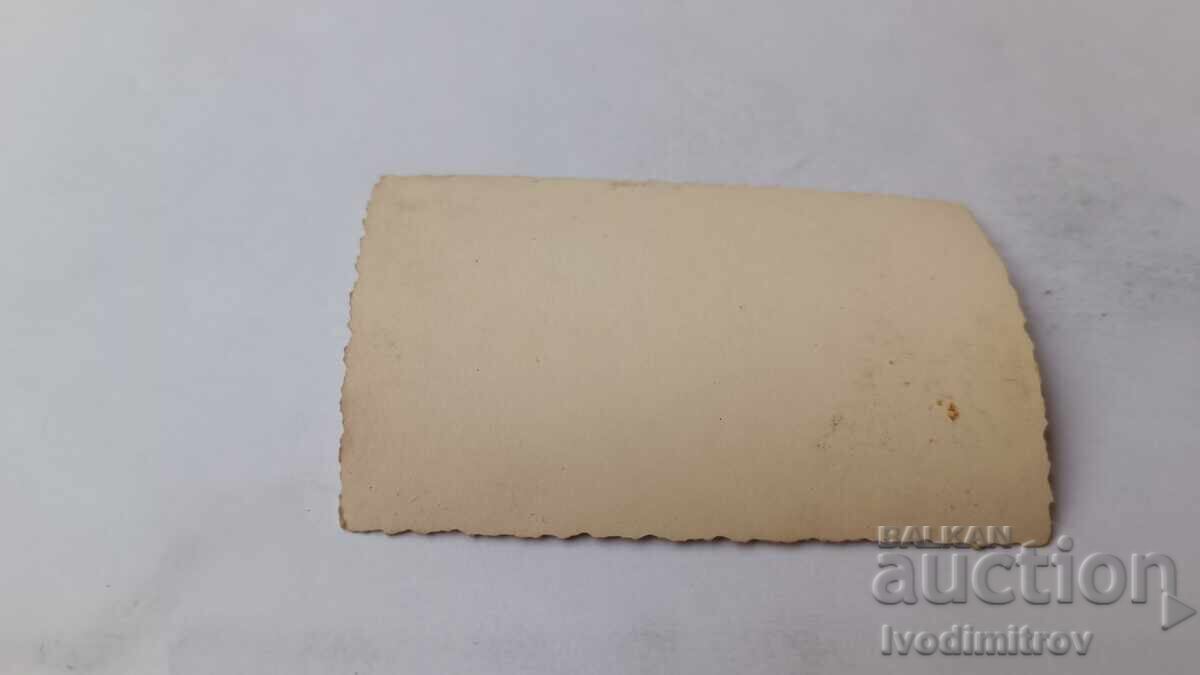 Φωτογραφία Νέοι άνδρες και γυναίκες στο ποτάμι με τιμή 1.65 BGN | € 0.84