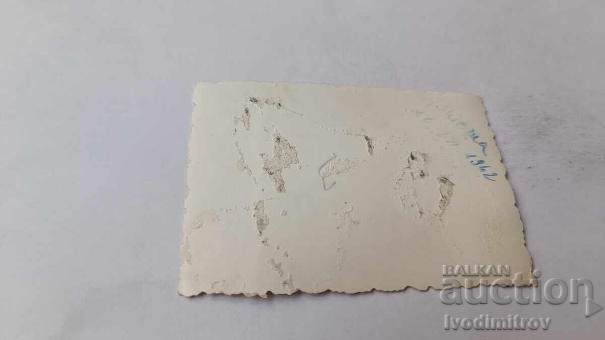 Φωτογραφία Βίτοσα Δύο κοριτσάκια κάθονται στο γρασίδι 1962 με τιμή 1.65 BGN | € 0.84 Φωτογραφία Βίτοσα Δύο κοριτσάκια κάθονται στο γρασίδι 1962 με τιμή 1.65 BGN | € 0.84