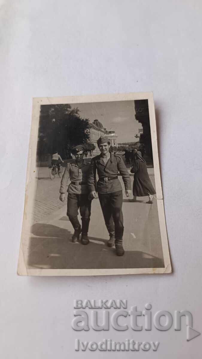 Снимка София Двама офицери на разходка