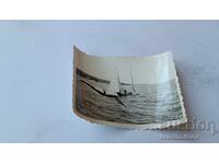 Φωτογραφία Νέος άνδρας πηδά στη θάλασσα