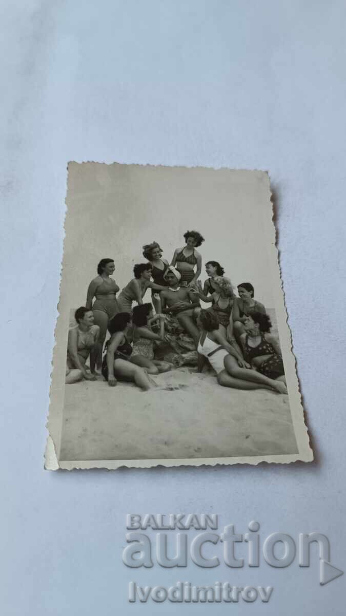 Φωτογραφία Νέες γυναίκες στην παραλία