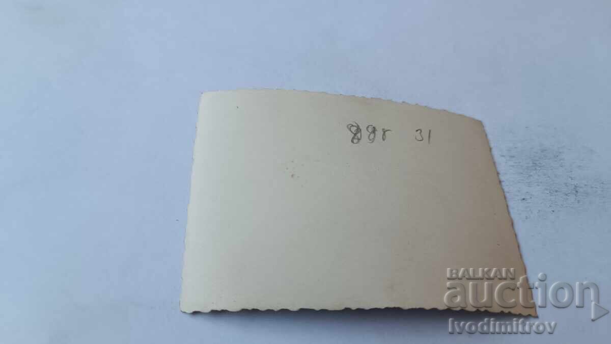 Fotografie Trei fete tinere pe ponton cu preț 1.85 BGN | € 0.95