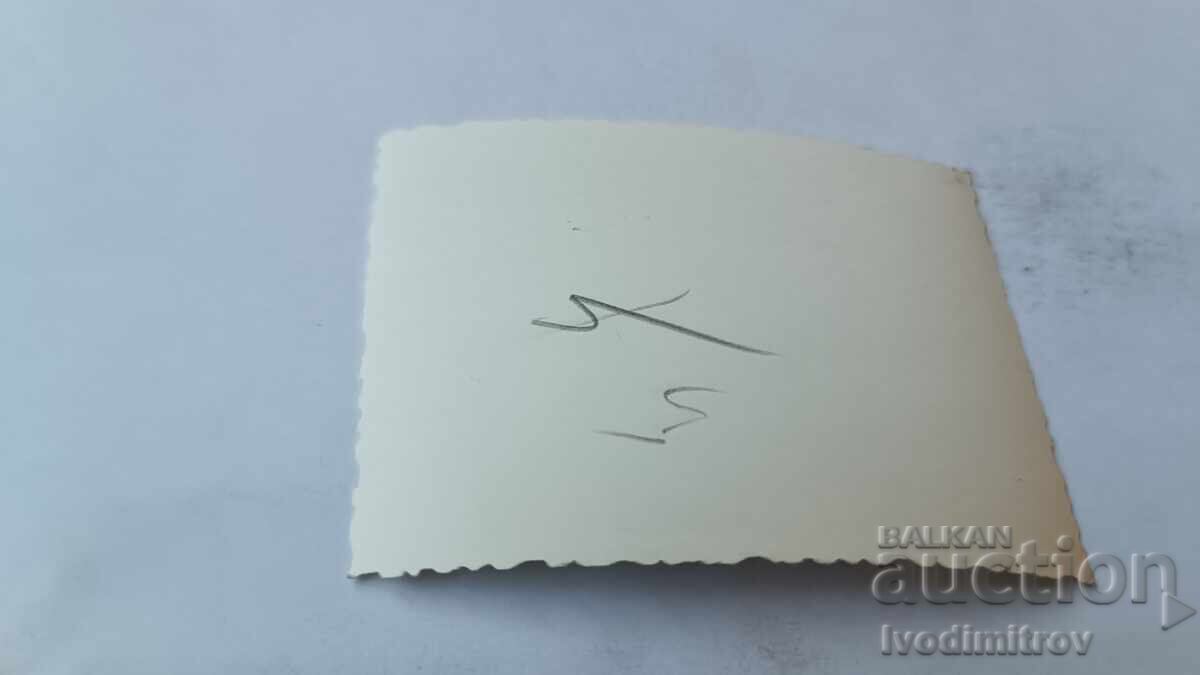 Φωτογραφία Νέων και κοριτσιών στην παραλία με τιμή 1.45 BGN | € 0.74