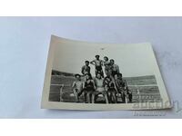 Φωτογραφία Νέων και κοριτσιών στην προβλήτα