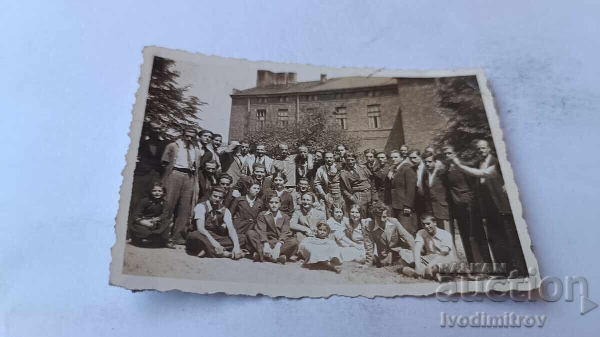 Photo Sofia Young men and women and teachers in front of the art academy