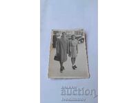 Φωτογραφία Σόφιας Γυναίκα και νεαρό κορίτσι