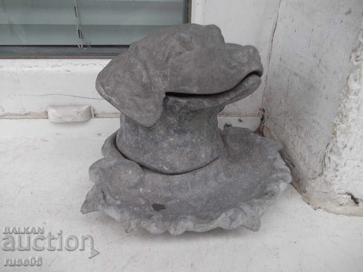 Σταχτοδοχείο σε σχήμα κεφαλής σκύλου από λευκό μέταλλο