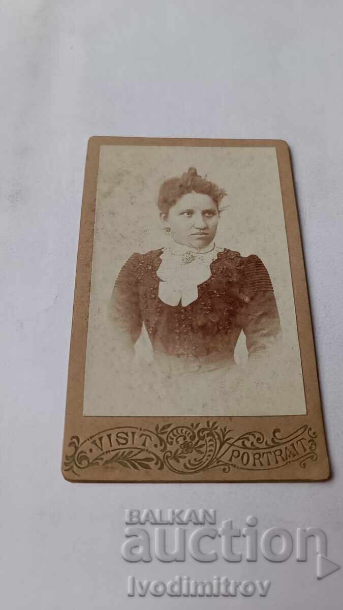 Fotografie Tânăra cu rochie neagră Carton Fotografie Tânăra cu rochie neagră Carton