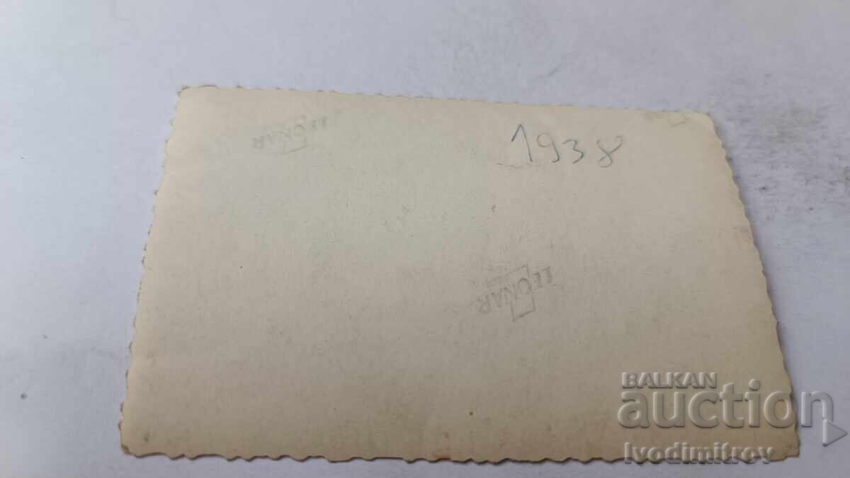 Fotografie Trei sculptori cu model în atelier 1938 cu preț 12.45 BGN | € 6.37