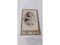 Φωτογραφία Μικρό κορίτσι από χαρτόνι