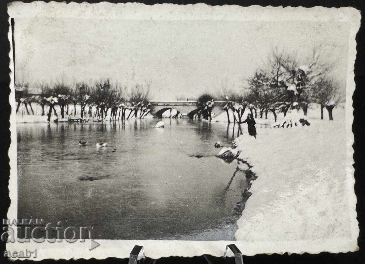 Χειμωνιάτικη ιστορία δίπλα στο ποτάμι