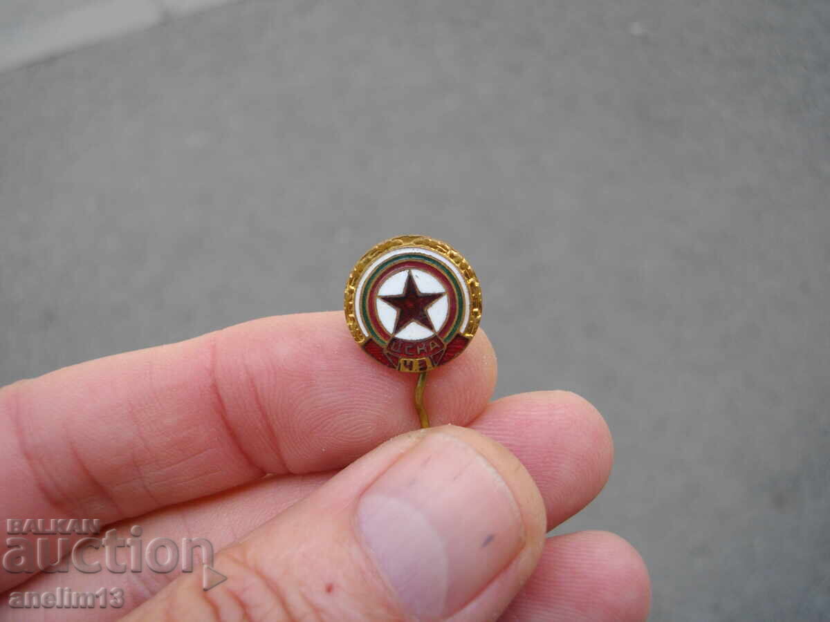 СТАРА ЗНАЧКА ЦСКА ЧЗ ЧЕРВЕНО ЗНАМЕ БРОНЗ ЕМАЙЛ с цена 40.00 лв. | € 20.45 СТАРА ЗНАЧКА ЦСКА ЧЗ ЧЕРВЕНО ЗНАМЕ БРОНЗ ЕМАЙЛ с цена 40.00 лв. | € 20.45