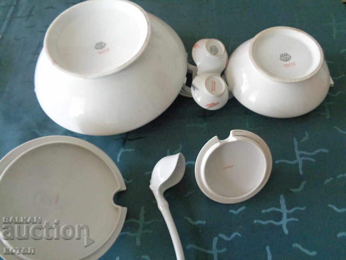 Selling 2 porcelain serving dishes + a salt shaker - 5