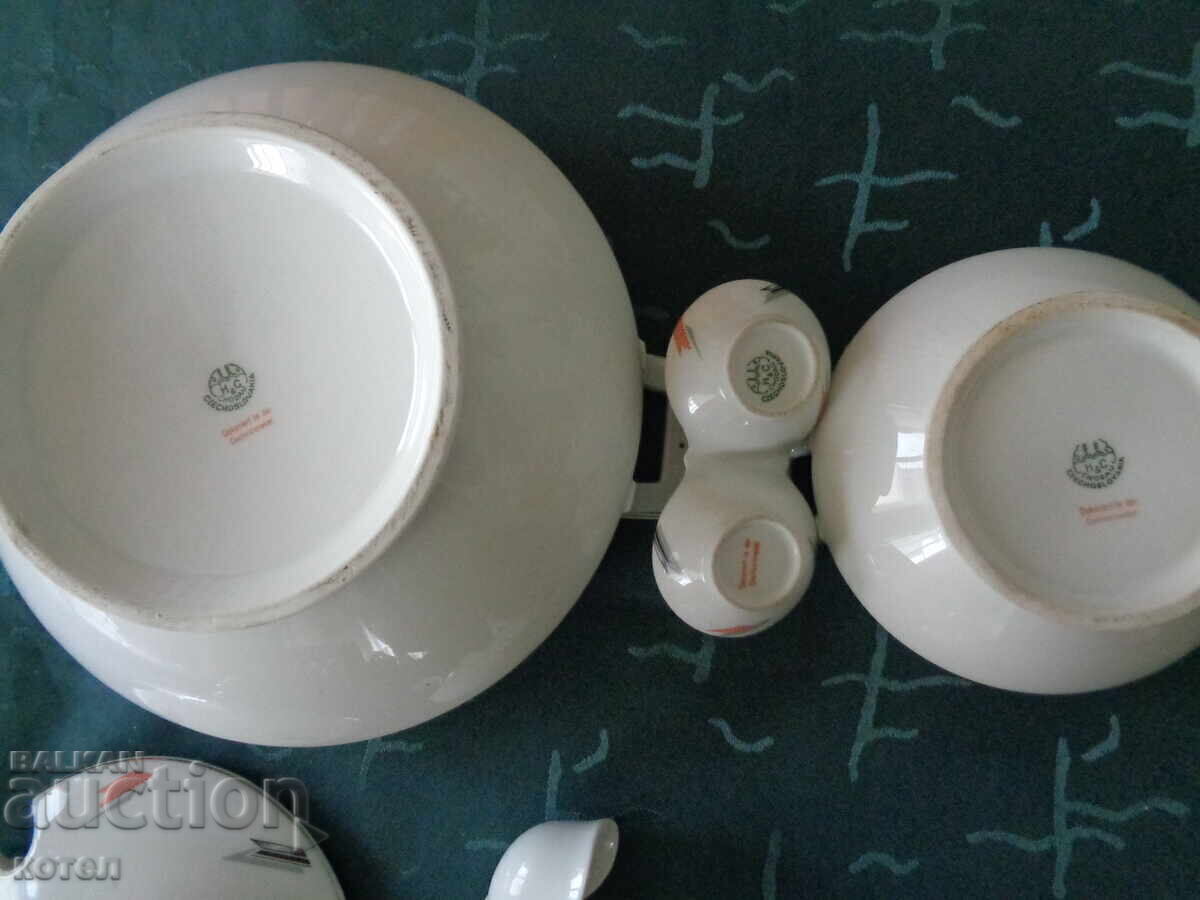 Πωλούνται 2 πορσελάνινα σκεύη σερβιρίσματος + αλατιέρα - 6 Πωλούνται 2 πορσελάνινα σκεύη σερβιρίσματος + αλατιέρα - 6