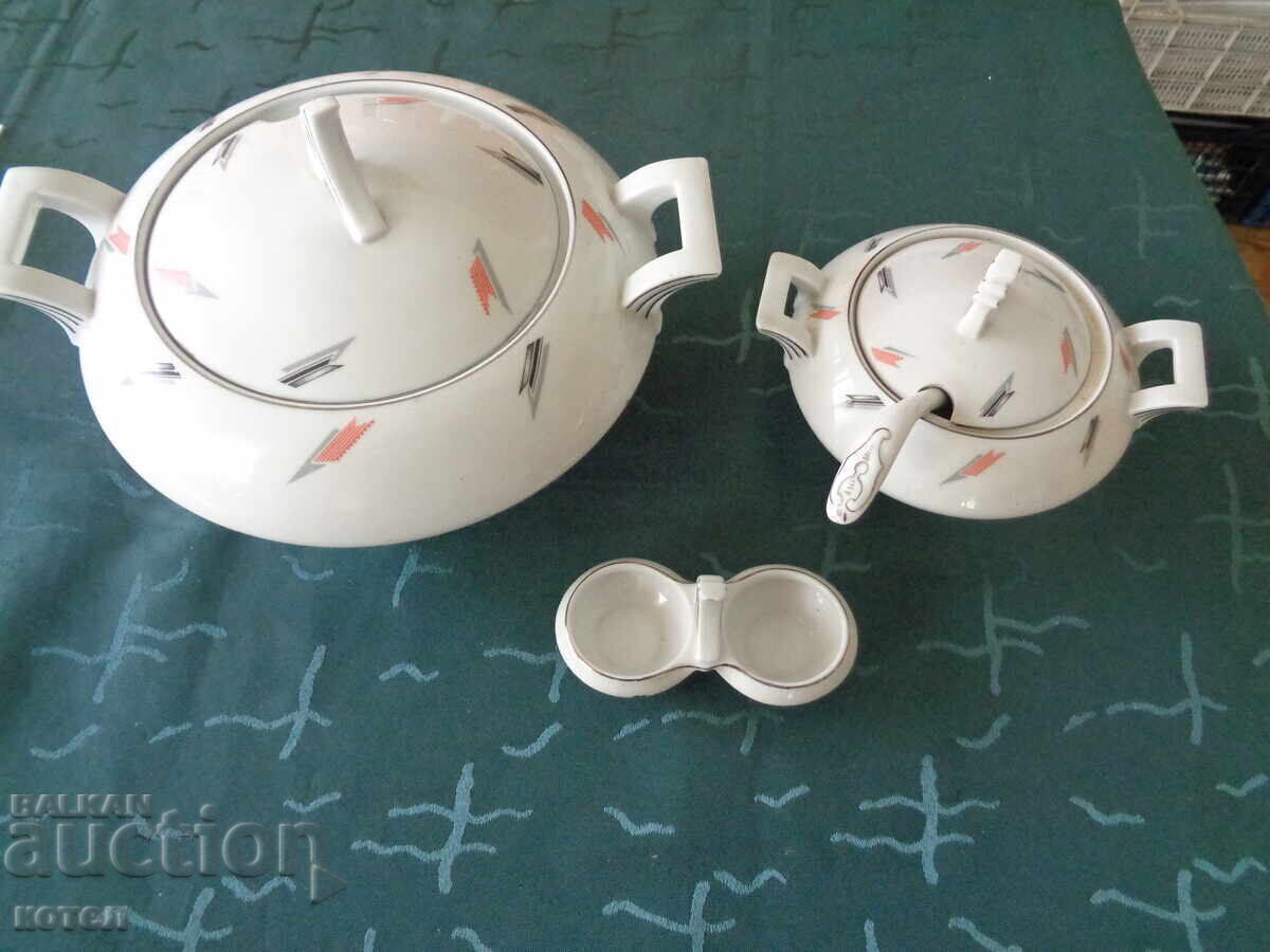 Selling 2 porcelain serving dishes + a salt shaker
