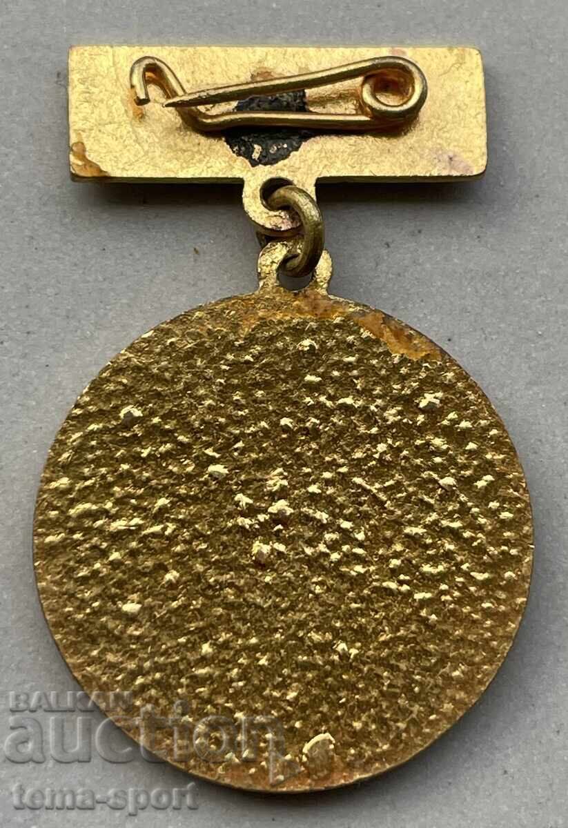 1516 Bŭlgariya insignă Pentru Merite față de clubul de fotbal Slavia 1913 cu preț 15.00 BGN | € 7.67 1516 Bŭlgariya insignă Pentru Merite față de clubul de fotbal Slavia 1913 cu preț 15.00 BGN | € 7.67