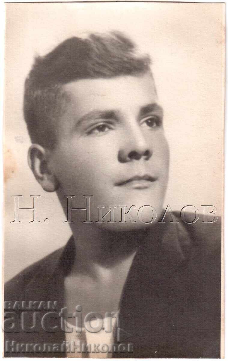 СТАРА СНИМКА МЛАД МЪЖ / ГИМНАЗИСТ В СТУДИО Д740 СТАРА СНИМКА МЛАД МЪЖ / ГИМНАЗИСТ В СТУДИО Д740