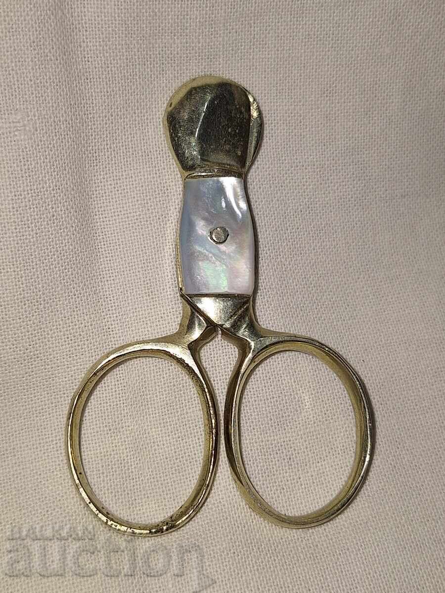 Παλιό μίνι κόφτης πούρων με μαργαριτάρι με τιμή 30.00 BGN | € 15.34 Παλιό μίνι κόφτης πούρων με μαργαριτάρι με τιμή 30.00 BGN | € 15.34