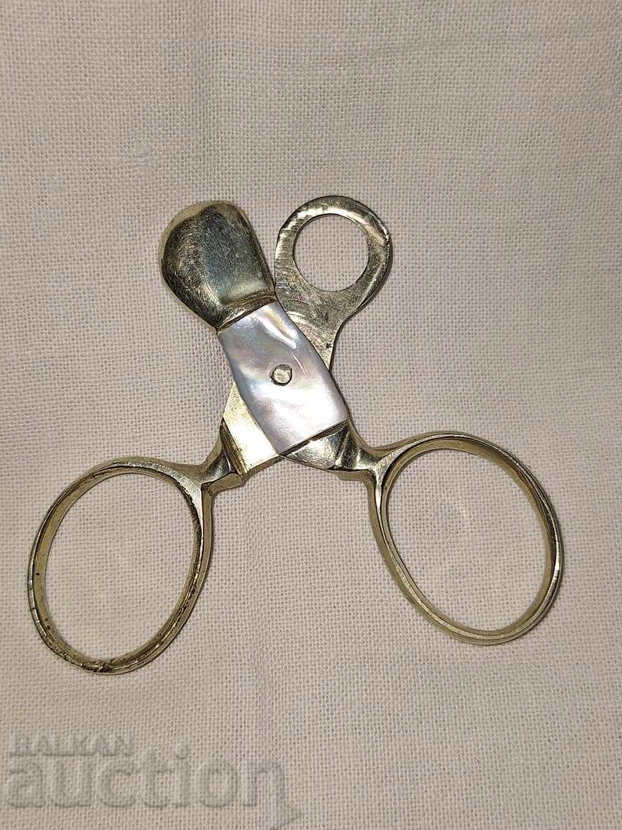 Δημοπρασία Παλιό μίνι κόφτης πούρων με μαργαριτάρι Δημοπρασία Παλιό μίνι κόφτης πούρων με μαργαριτάρι