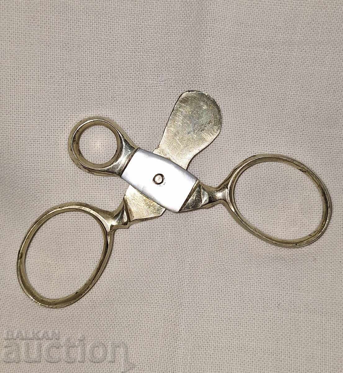 Παράδοση Παλιό μίνι κόφτης πούρων με μαργαριτάρι Παράδοση Παλιό μίνι κόφτης πούρων με μαργαριτάρι