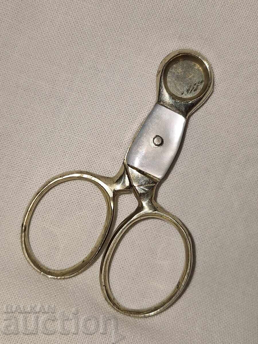 Παλιό μίνι κόφτης πούρων με μαργαριτάρι Παλιό μίνι κόφτης πούρων με μαργαριτάρι