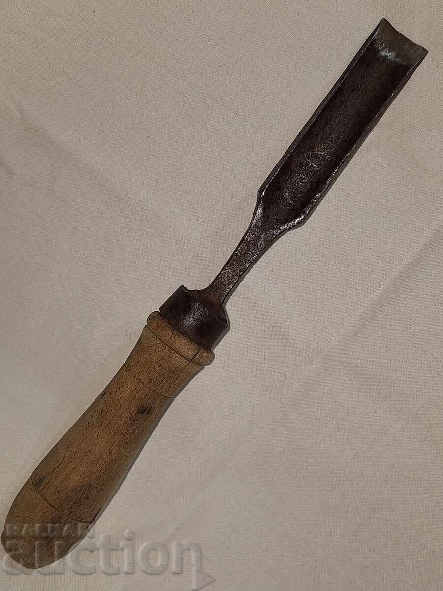 Παλιό μαρκαρισμένο σκαρπέλο εργαλείο