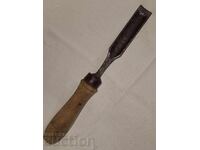 Παλιό μαρκαρισμένο σκαρπέλο εργαλείο