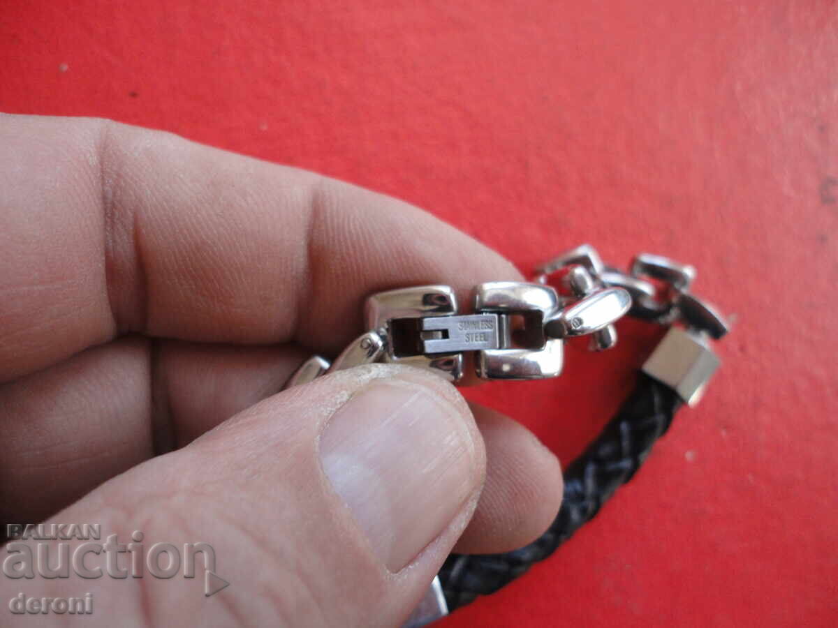 Brățară superbă din piele și oțel cu preț 20.00 BGN | € 10.23