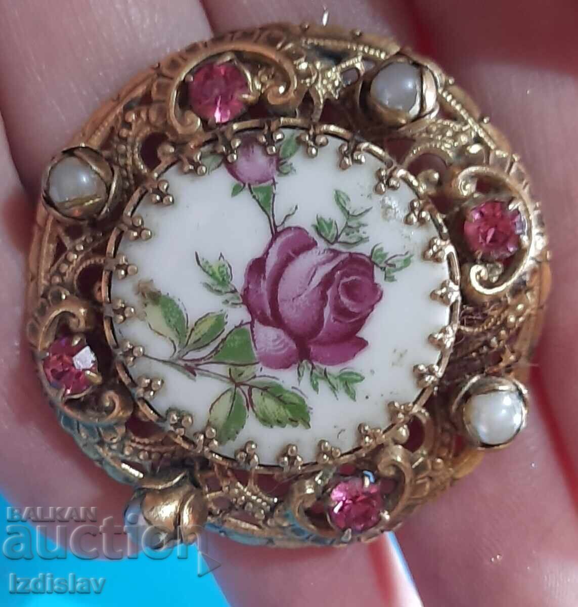 Auction Old brooch with porcelain Auction Old brooch with porcelain