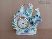 Păsări de porțelan cu vază și ceas retro vintage