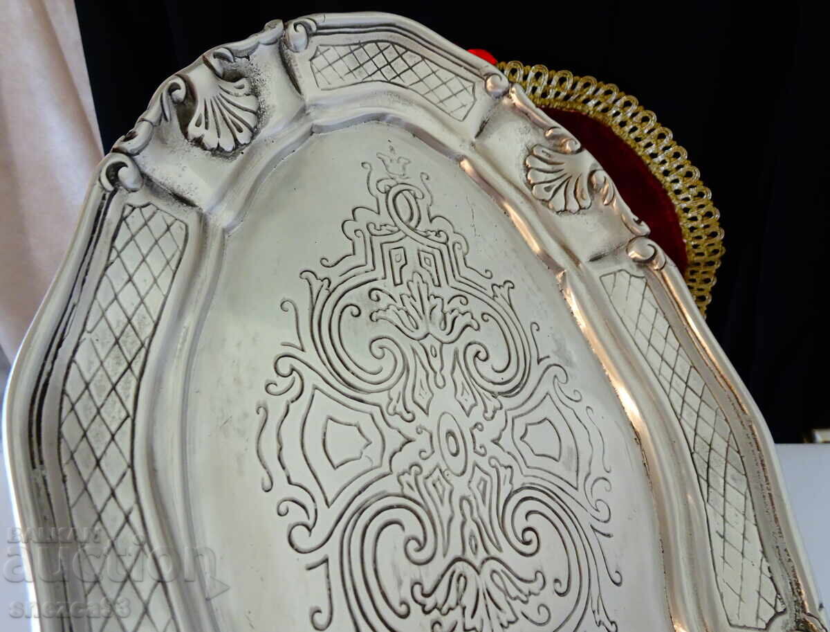 Οβάλ πλατό, φρουτιέρα από κασσίτερο Art Nouveau με τιμή 46.00 BGN | € 23.52 Οβάλ πλατό, φρουτιέρα από κασσίτερο Art Nouveau με τιμή 46.00 BGN | € 23.52