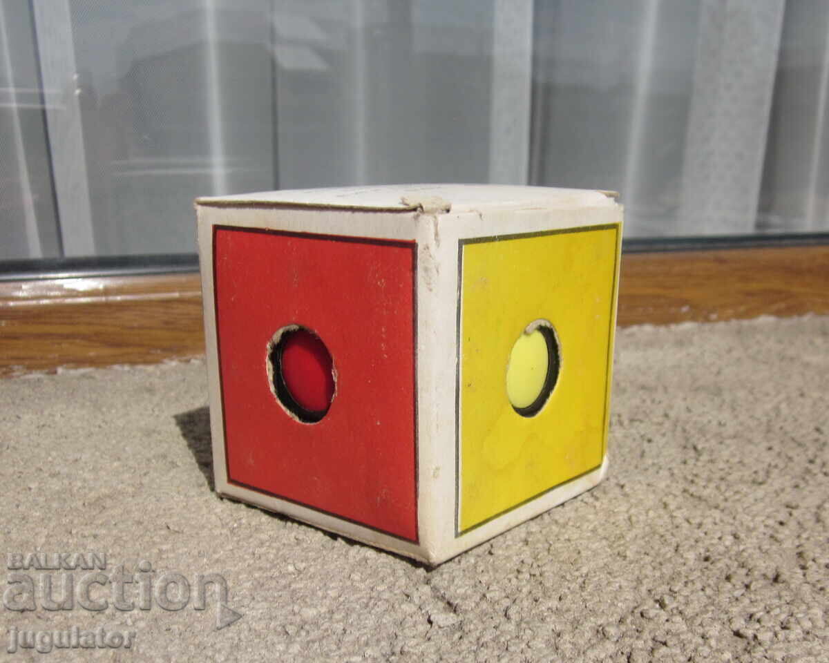 Licitație Jucărie bulgară Cubul Rubik magic de la Sotsa 1982. Licitație Jucărie bulgară Cubul Rubik magic de la Sotsa 1982.