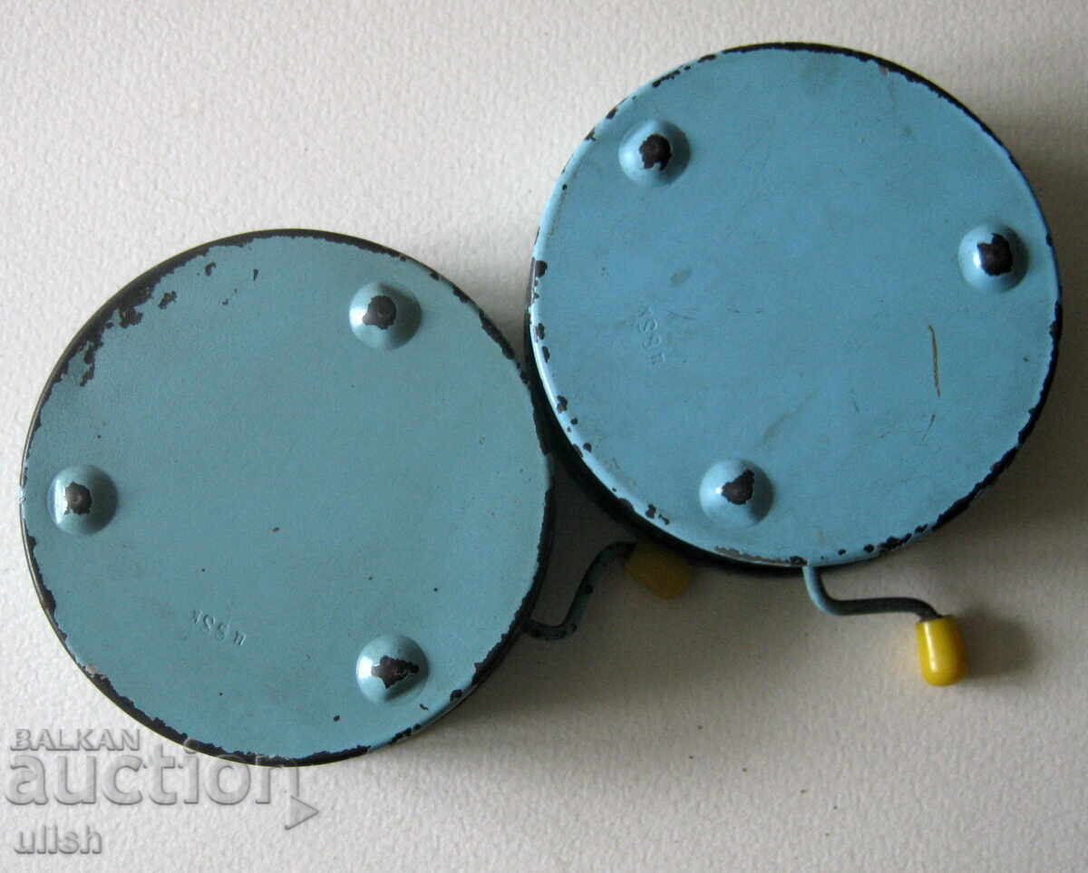 Licitație 2 buc. cutie muzicală rusească veche de masă, lăternă Licitație 2 buc. cutie muzicală rusească veche de masă, lăternă